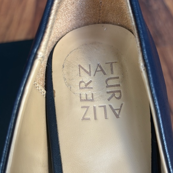 Naturalizer Warner French Navy Heels - Picture 11 of 11